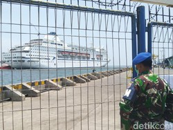 Kapal Pesiar Columbus Sandar di Semarang, Ganjar: Turis-ABK Sehat