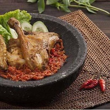Rekomendasi Tempat Ayam Penyet di Jakarta yang Bikin Nagih