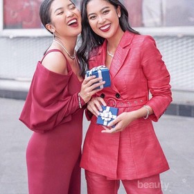 8 Inspirasi Tampil Modis di Bali ala Si Kembar, Elizabeth dan Maria Rahajeng