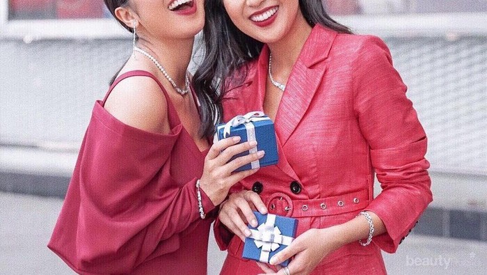 8 Inspirasi Tampil Modis di Bali ala Si Kembar, Elizabeth dan Maria Rahajeng