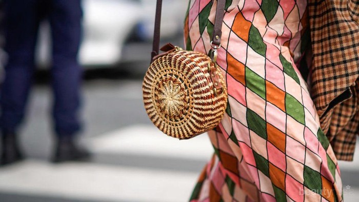 Sedang Trend, Tas Anyam yang Chic untuk Aksesori Liburan Akhir Pekan