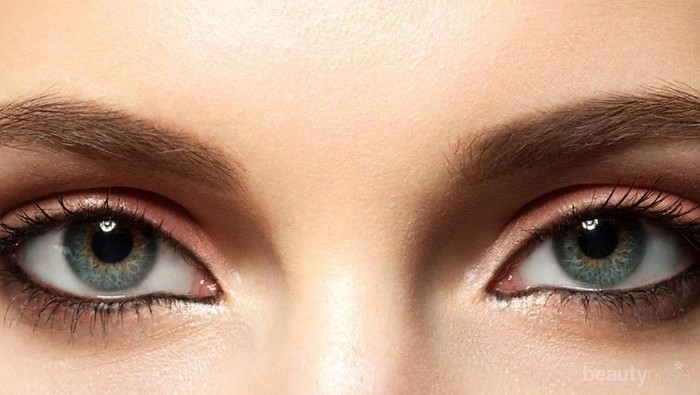 Beauty Tutorial: Cara Membuat Waterline dengan Eyeliner Bak Profesional untuk Pemula