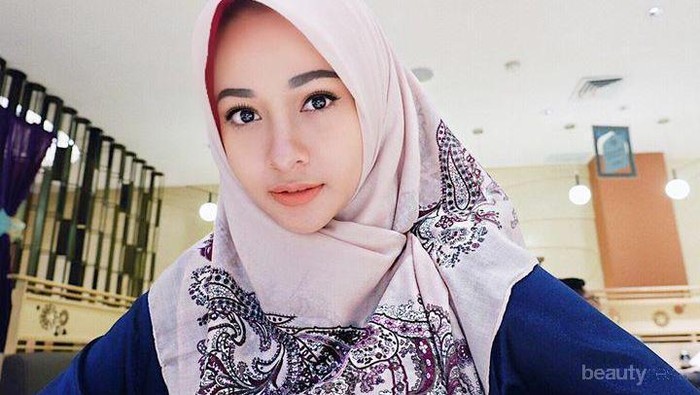 Tampil Lebih Menawan, Ini 5 Padu Padan Busana Warna Biru untuk Hijabers ala Poppy Bunga