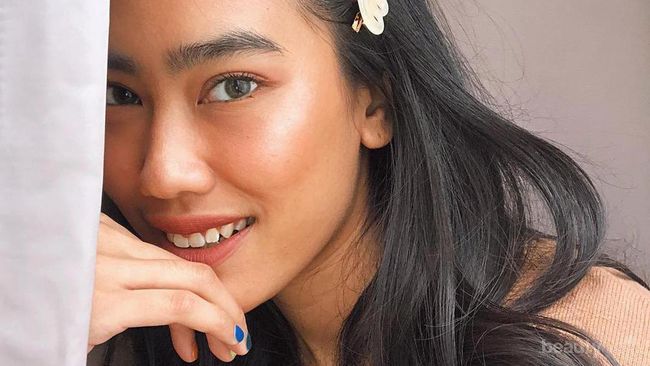 Contek dari Sederet Artis Cantik Ini 5 Warna  Rambut  yang 