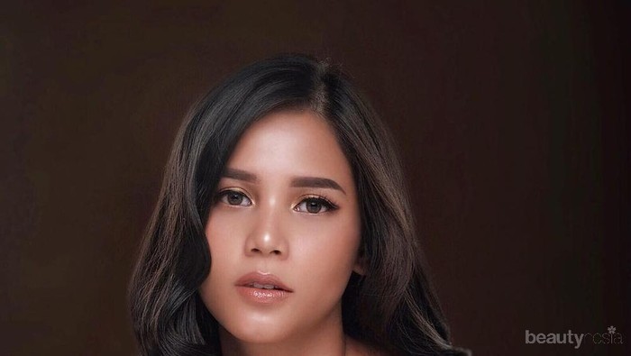 5 Inspirasi Makeup Kulit Sawo Matang ala Yunita Siregar