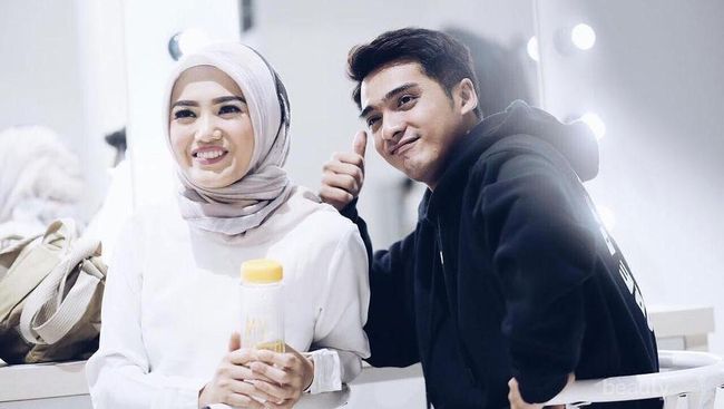 Lihat Cantiknya Istri Ricky Harun, Herfiza Novianti dalam Balutan Hijab ...