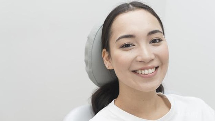 Cara Memutihkan Gigi dengan Bahan Alami