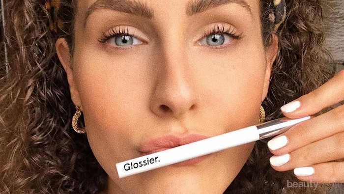 Brow Flick, Produk Baru dari Glossier untuk Sempurnakan Alis Tebal Natural