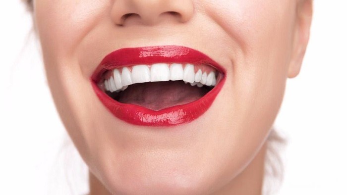 Wajib Simak, Rekomendasi Warna Lipstik Lokal untuk Kesan Gigi Lebih Putih