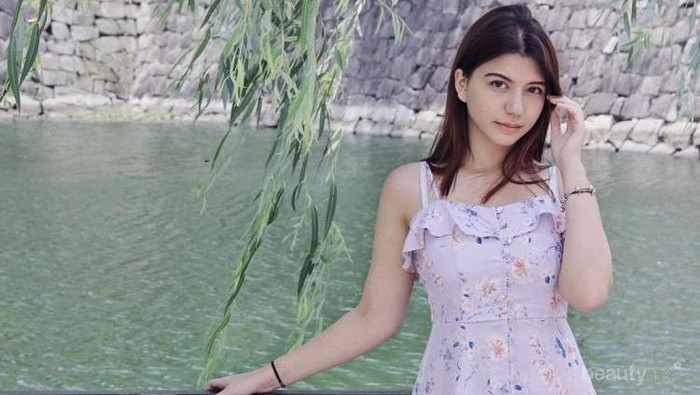 Tampil Trendy, 6 Gaya Cantik Cassandra Lee Bisa Jadi Inspirasi Liburan