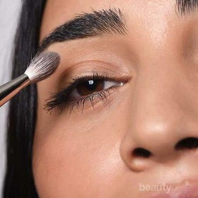 Panduan Pemula: 9 Tips Mudah Memakai Eyeshadow dari Makeup Artist