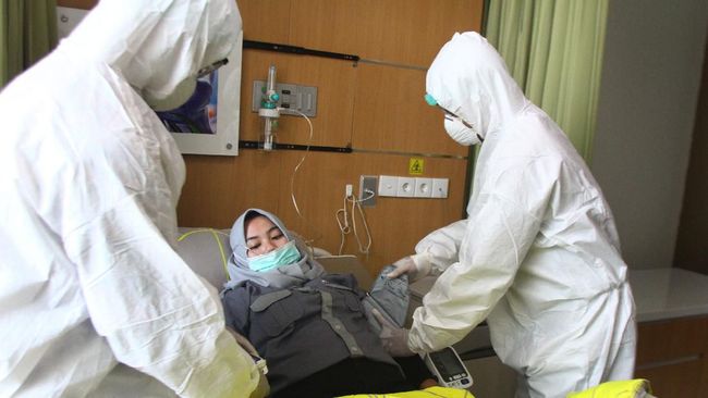 Penelitian skala kecil menunjukkan virus corona penyebab Covid-19 akan kian menular saat gejala masih ringan.