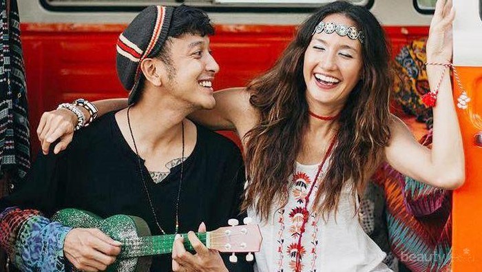 Bingung Tentuin Gaya? Coba 8 Konsep Foto Prewedding Unik Ini Ladies!