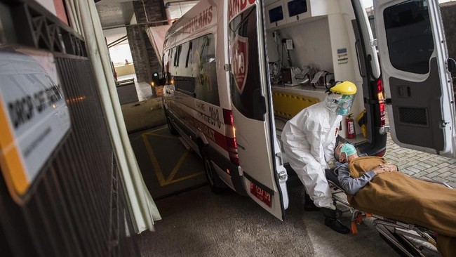 Pemerintah mengumumkan Makassar dan Pontianak jadi wilayah transmisi lokal baru virus corona dengan sejumlah peningkatan kasus.