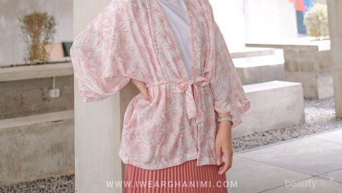 7 Online Shop yang Jual Outer Kekinian nan Modis Buat OOTD Hijabers!