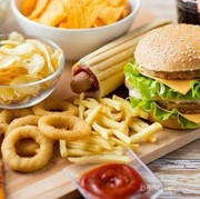 5 Bahaya Junk Food Dikonsumsi Saat Buka Puasa