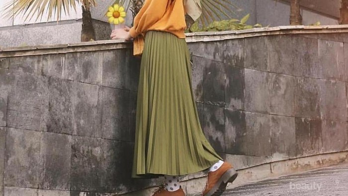 Cantik Banget, Contek 7 Inspirasi Padupadan Rok Plisket ala Selebgram Indonesia Cantik Banget, Contek 7 Inspirasi Padupadan Rok Plisket ala Selebgram Indonesia