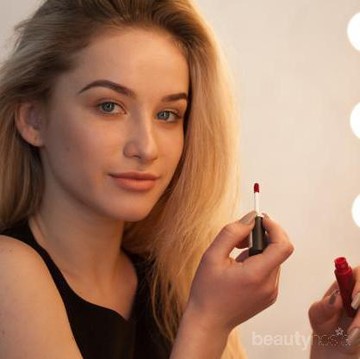 img-title Tiga Item Makeup untuk Touch Up Wajib Ada Di Dalam Tas, Multifungsi Abis!