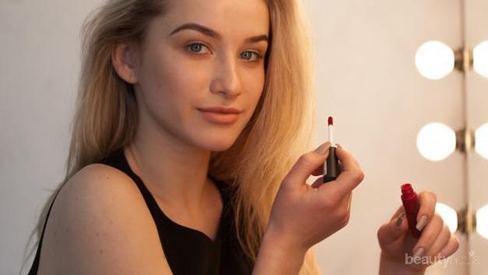 Tiga Item Makeup untuk Touch Up Wajib Ada Di Dalam Tas, Multifungsi Abis!