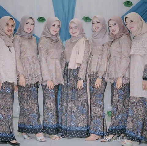 7 Model Kebaya Modern dengan Aksen Brukat Cantik untuk Bridesmaid