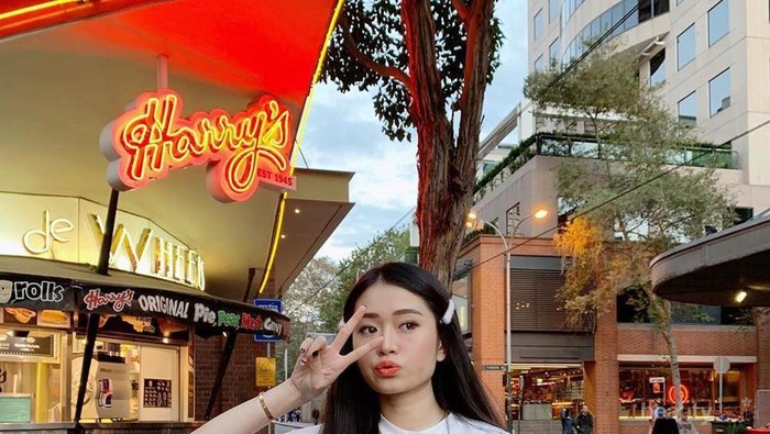 7 Tips Fashion Tubuh Mungil agar Terlihat Lebih Jenjang ala Influencer Nikita Kusuma