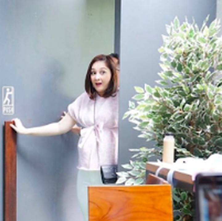 <p>Sederhana tapi meriah ya konsep baby shower Mona. (Foto: Instagram/@monaratuliu)  </p>