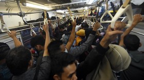 DKI Ramai, Jokowi Dinilai Tak Tegas soal 'Work from Home'