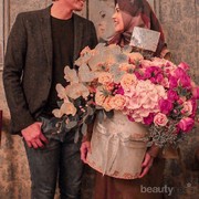 Potret Foto Prewedding Cut Meyriska dan Roger Danuarta, Bertema Negeri di Atas Awan?