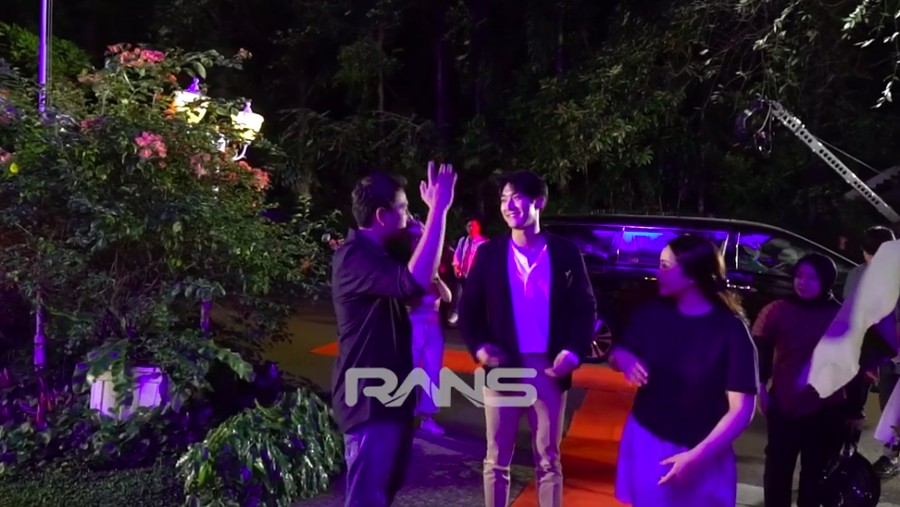 Raffi Ahmad siapkan kejutan-kejutan yang menghebohkan saat Choi Siwon menyambangi rumahnya.