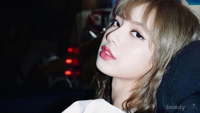 Penampilan Menawan Lisa BLACKPINK Saat Menghadiri Paris Fashion Week Men's