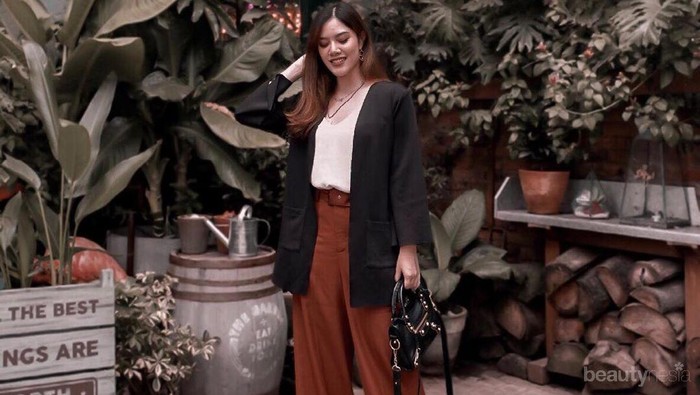 Trik Mix and Match Palazzo Pants ala Selebgram Vira Octavira untuk Outfit Sehari-hari