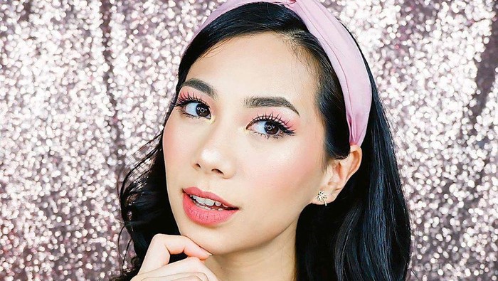 Gak Perlu Touch Up! Ini 5 Tips Makeup Flawless Seharian Meski Banyak Aktifitas