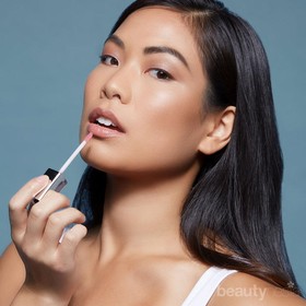 Tampilan Bibir Glossy Era 90an, Simak 5 Rekomendasi Lip Gloss Lokal di Bawah 100 ribu