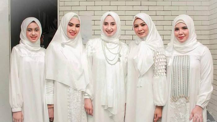 10 Koleksi Baju Lebaran Karya Desainer Ivan Gunawan