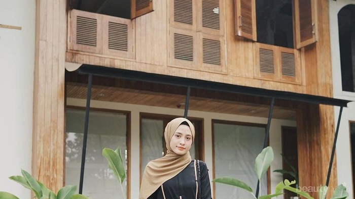 Inspirasi Baju Abaya untuk Tampil Syar'i di Hari Raya Idul Fitri Inspirasi Baju Abaya untuk Tampil Syar'i di Hari Raya Idul Fitri