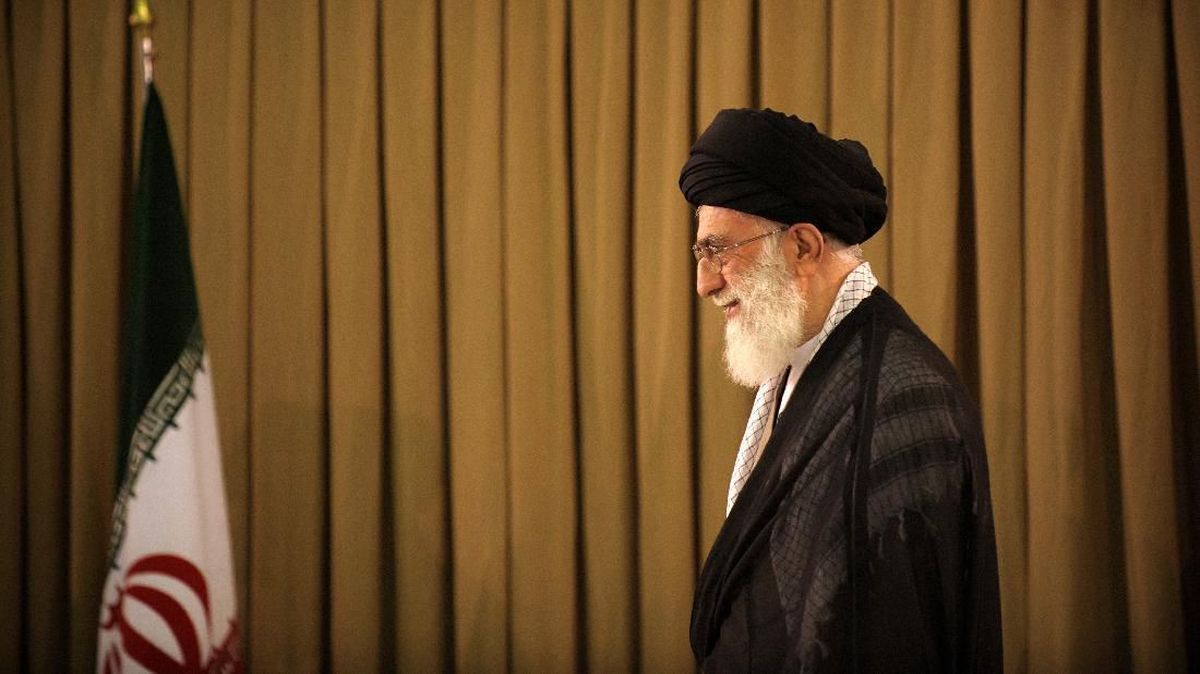 Kata-kata Khamenei usai Diultimatum Trump untuk Menyerah