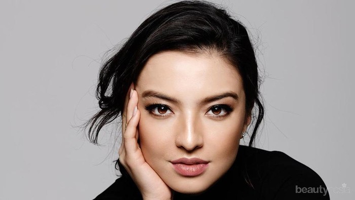 Selalu Tampil Cantik, Ini Deretan Makeup Andalan Raline Shah