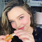 Kora Organics Noni Glow Facial Oil, Produk Miranda Kerr untuk Cegah Penuaan Wanita Usia 30-an