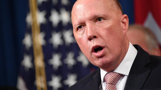 Mendagri Australia, Peter Dutton, dilaporkan positif virus corona setelah merasa demam dan radang tenggorokan.