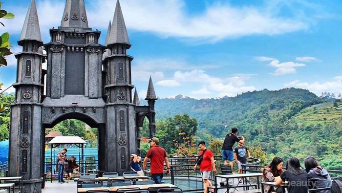 Paling Hits 2019, Ini 5 Cafe Unik dan Instagramble di Bandung  yang Wajib Dikunjungi!