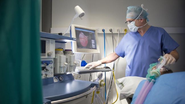 Dalam beberapa kasus, ventilator memiliki peran yang vital dalam penanganan pasien Covid-19. Apa perlunya ventilator untuk pasien?