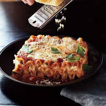 img-title Resep: Lasagna Tebal dan Lembut yang Bisa Kamu Simpan untuk Dipanaskan Kembali