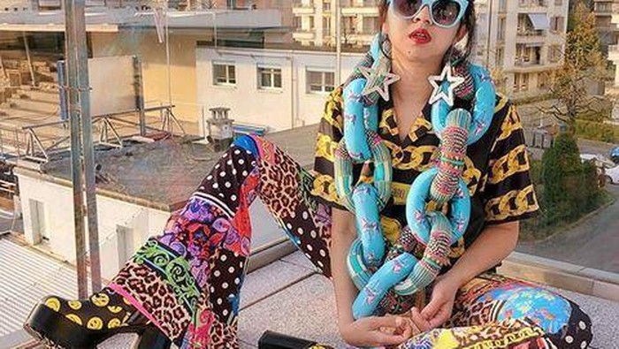 5 Unique & Colorful Looks Diana Rikasari untuk Tampilan Super Stunning Tanpa Terlihat Norak