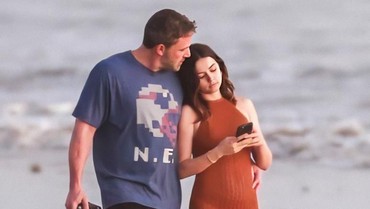 Kepergok Ciuman di Pantai, Ben Affleck dan Ana de Armas Pacaran?