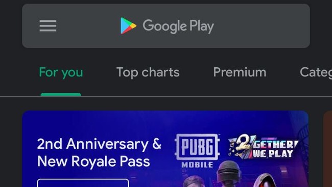 Perusahaan mesin pencari Google resmi mengumumkan bahwa fitur dark mode (mode gelap) dapat diimplementasikan di Google Play Store.