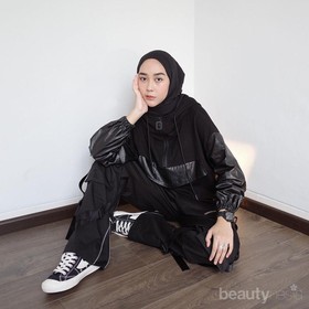 6 Sepatu Hitam Wanita Favorit Influencer yang Cocok untuk ke Sekolah