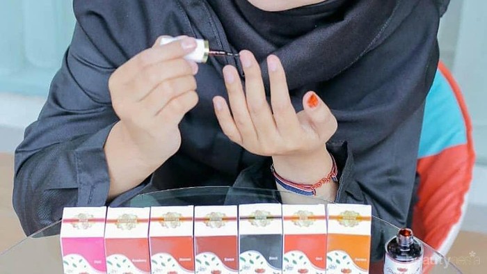 Strawberry Nail Henna, Solusi Kutek Halal yang Aman Dipakai Para Muslimah