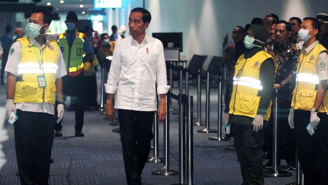 Bank Dunia dan ADB Tawarkan Jokowi Bantuan Usir Corona Pemerintah mengungkap sejumlah lembaga internasional, seperti ADB dan Bank Dunia, menawarkan bantuan untuk mengatasi virus corona.
