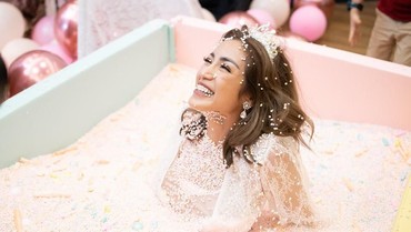 img-title Jessica Iskandar Pamer Dekat dengan 'Jungkook BTS', Netizen: Halu Seperti Aku