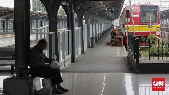 Utang RI diperkirakan tembus Rp6.000 triliun hingga akhir Desember 2020. Pemerintah diminta hati-hati untuk mengelola surat utang yang dibeli asing hingga BI.